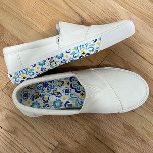 Women’s Size 9 Brand New Toms Slip Ons